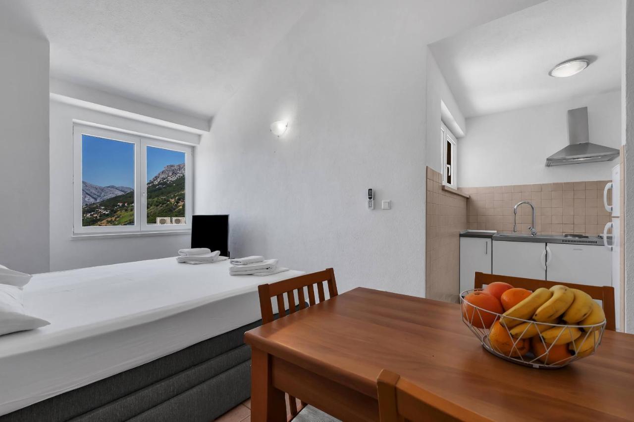 Apartments Marin Brela Luaran gambar