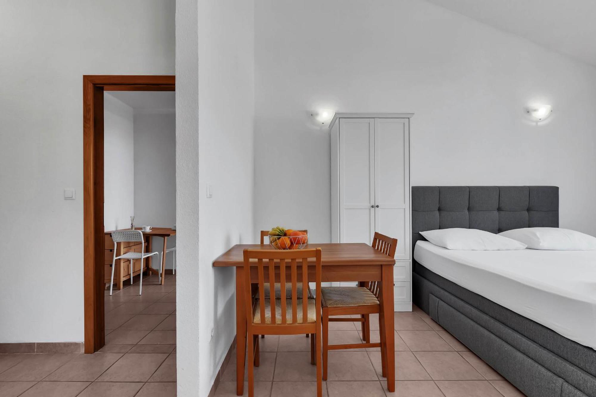Apartments Marin Brela Bilik gambar