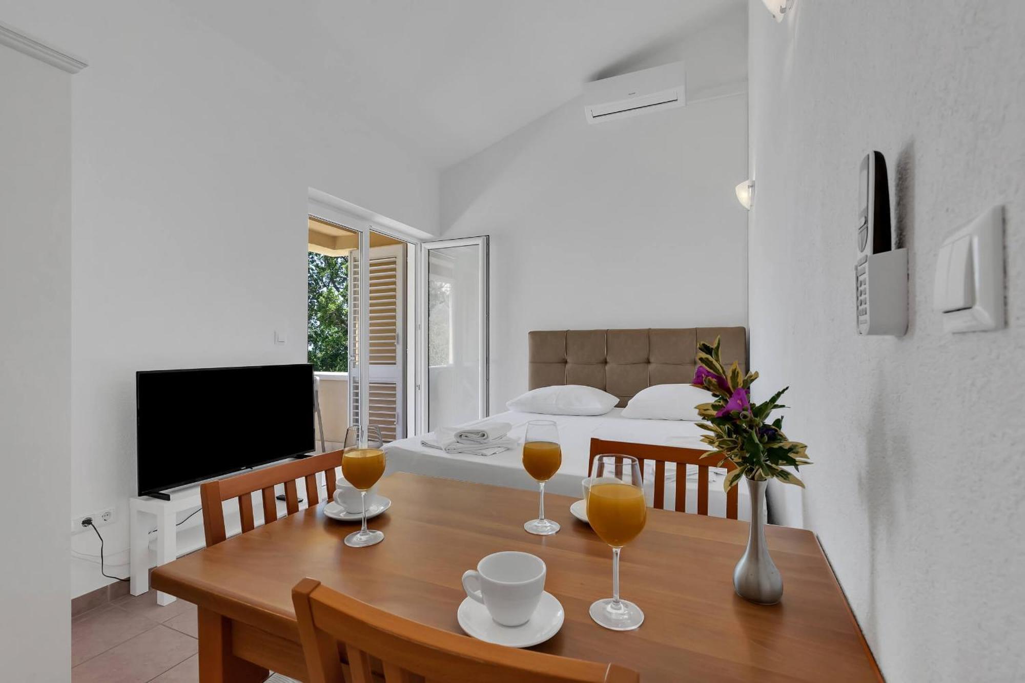 Apartments Marin Brela Bilik gambar