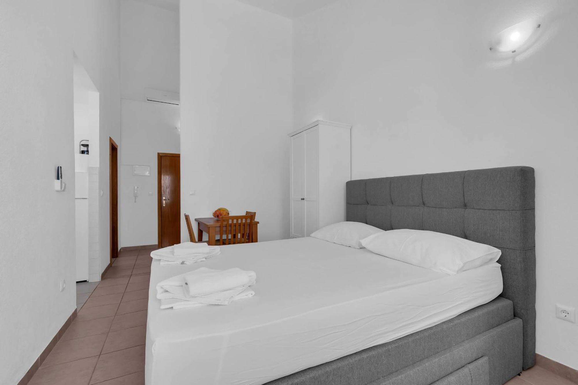 Apartments Marin Brela Bilik gambar